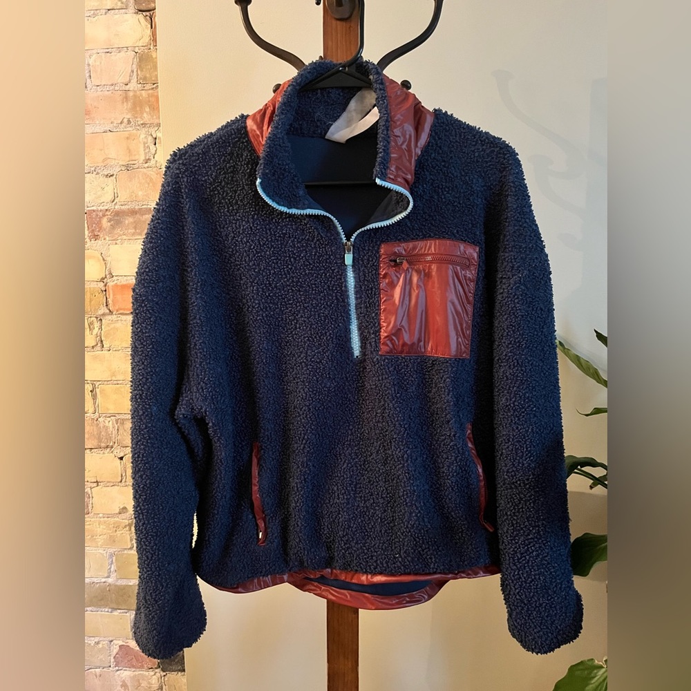 Extra warm pullover sweatshirt. Great used condition